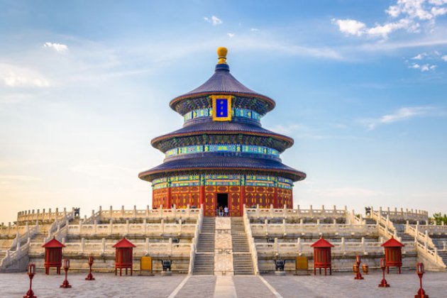 Blick auf den farbenfrohen Himmelstempel in Peking