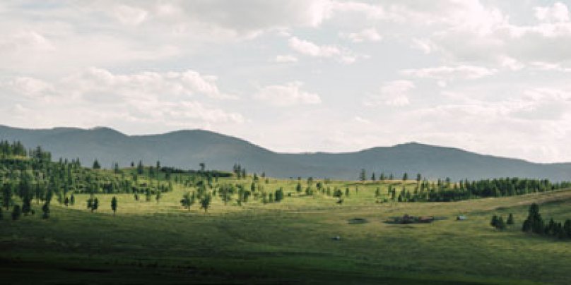 Idylle in der Mongolei Idyllische Landschaftszüge bei einer Bahnfahrt durch die Mongolei entdecken