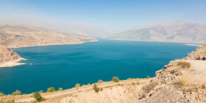 Charvaksee bei Bahnreise durch Usbekistan besuchen