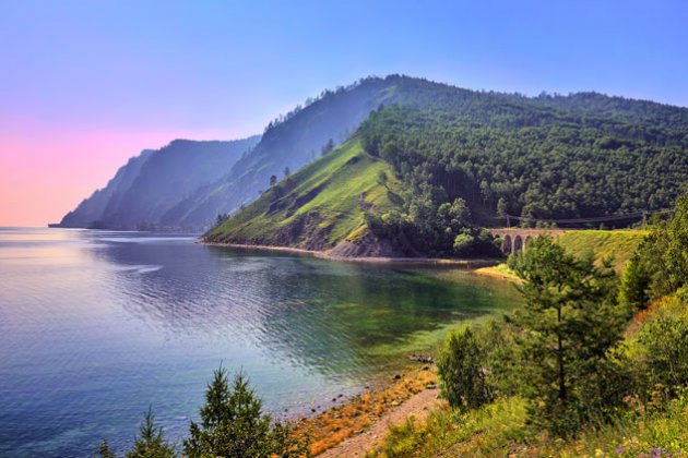 Die Transsibirische Magistrale entlang des Baikalsees