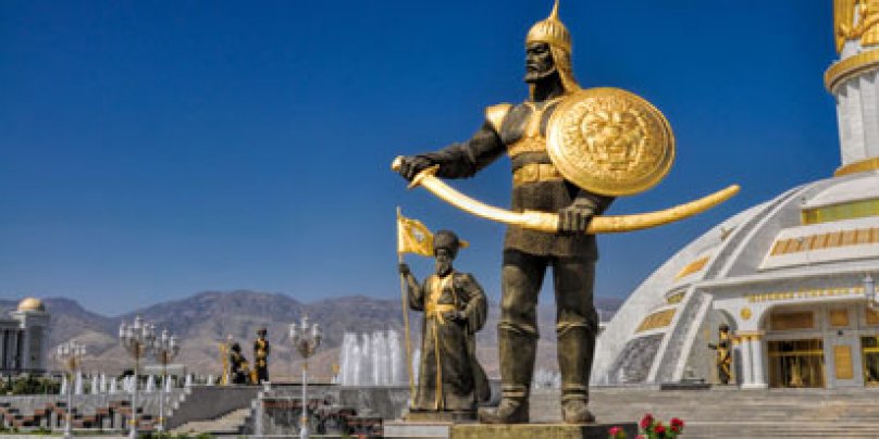 Besuch in Aschgabat Turkmenistan bei Bahnreise besuchen