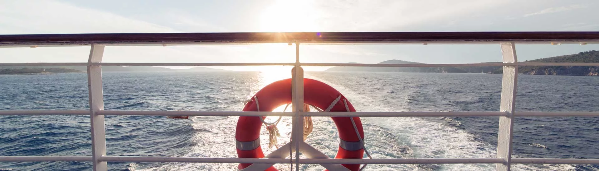 Blick auf ein Flusskreuzfahrtschiff