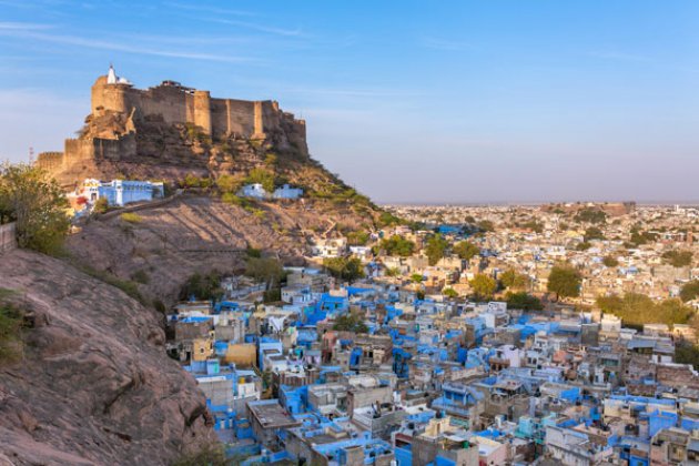 Blick auf Fort Mehrangarh und die blauen Dächer von Jodhpur