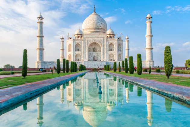 Der aus weißem Marmor gebaute Taj Mahal