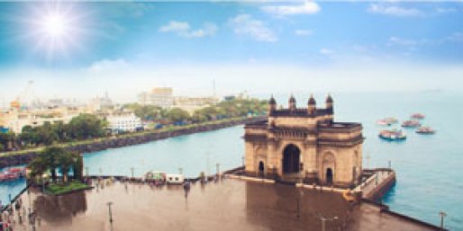 Blick auf das Tor am Hafen von Mumbai