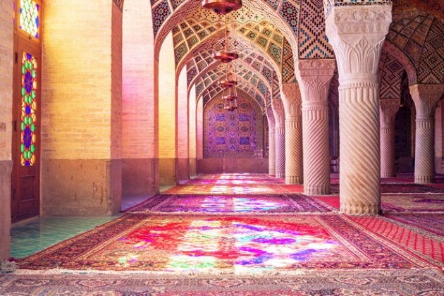 Rosafarbene Nasir-ol-Molk Moschee in Teheran