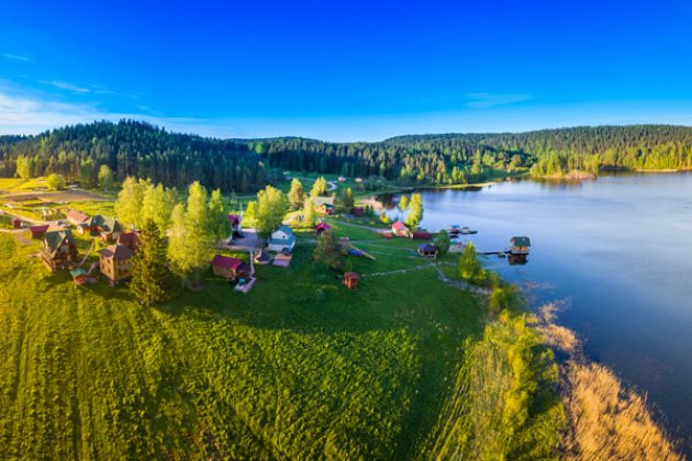 Abgelegenes Dorf am Ladogasee in Karelien