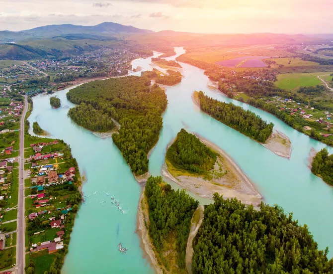 Sonnenuntergang am Fluss Katun 