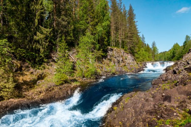 Bergfluss im Kivach Nationalpark