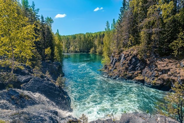 Türkisblauer Fluss im Kiwatsch Nationalpark