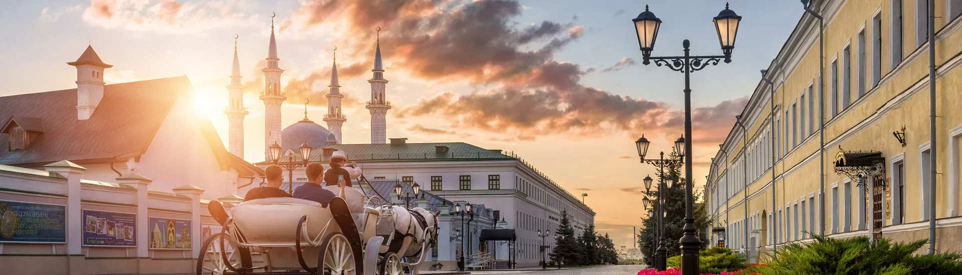 Kutschaft entlang des Kasaner Kremls zur Kul-Scharif Moschee