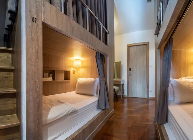 Im Mehrbettzimmer eines Hostels