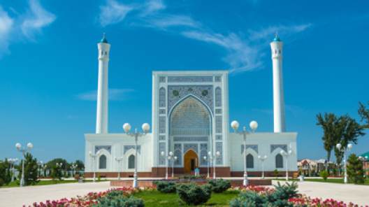 Frontblick auf die Minor Moschee von Taschkent
