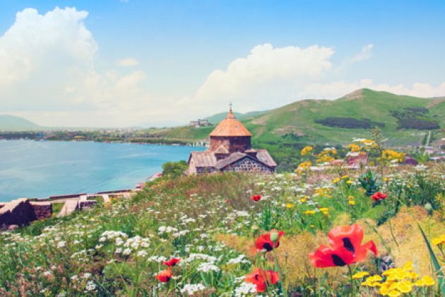 Seidenstraße durch Armenien vorbei am Sevansee